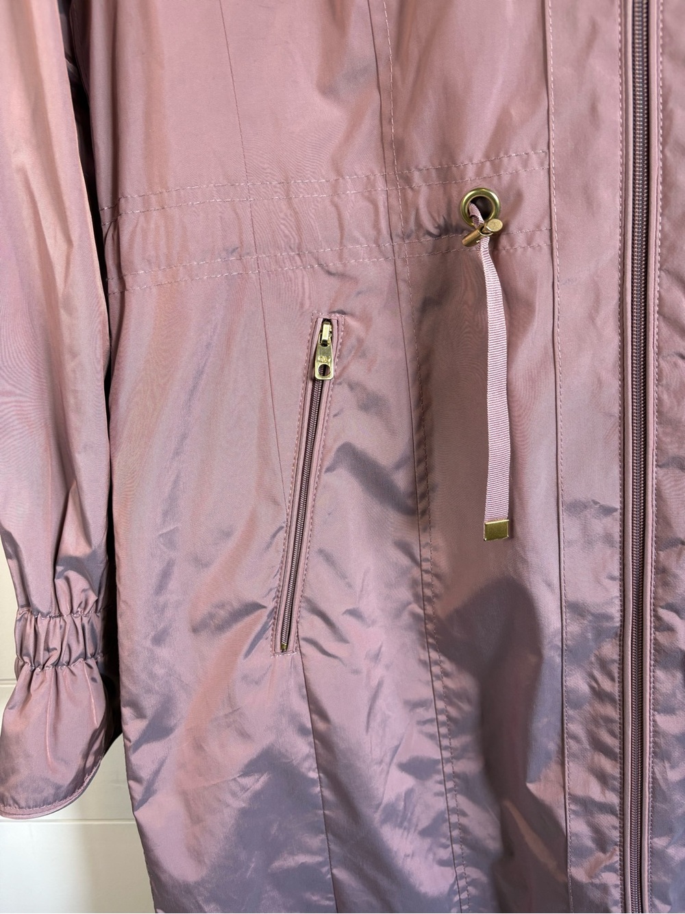 Cole Haan Signature Packable Hooded Travel Raincoat in Iridescent Mauve - Large - Picture 13 of 14